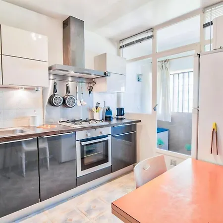 3-star With Parking And Terrace 아파트 *